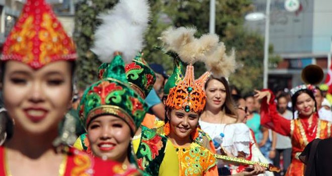 Uluslararası Köroğlu Festivali renkli görüntülerle başladı