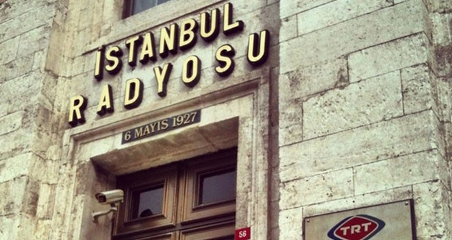 İstanbul Radyosu'ndan Türkiye'nin ilk sosyalist mecmuası Aydınlık'a...