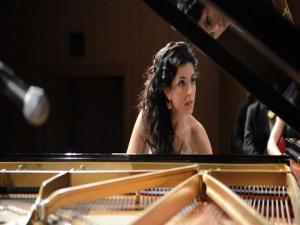 Ayşe Deniz'le 'Rock'tan Klasiğe Piyano Resitali'