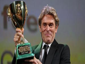 Büyük ödül Roma'ya, en iyi oyuncu ödülü Willem Dafoe'ya