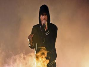 Eminem'den medyaya çalım: Yeni albüm 'Kamikaze' çıktı