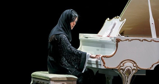 Suudi Arabistan'ın ilk kadın piyanisti başkentte sahne aldı
